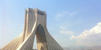 Oil Prices Fall Sharply Amid Hopes for U.S.–Iran Nuclear Deal and Rising U.S. Crude Stocks