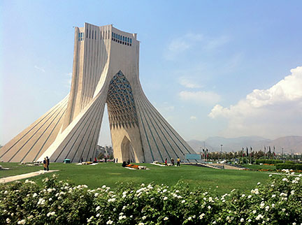 Oil Prices Fall Sharply Amid Hopes for U.S.–Iran Nuclear Deal and Rising U.S. Crude Stocks