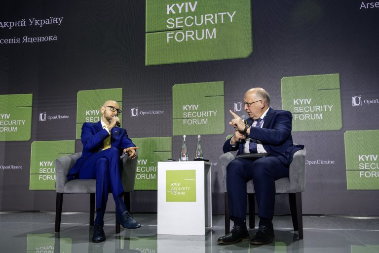 EU Commissioner Warns of 5 Strategic Errors in Western Policy on Ukraine