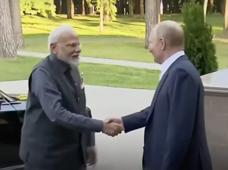 Trump Aide Accuses India of Financing Russia’s War in Ukraine as Tariffs Take Effect