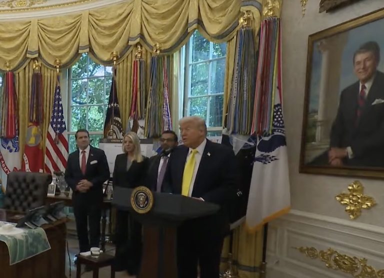 Trump urges Putin to “stop killing Ukrainians and Russians” as Washington weighs options on arms and oil pressure