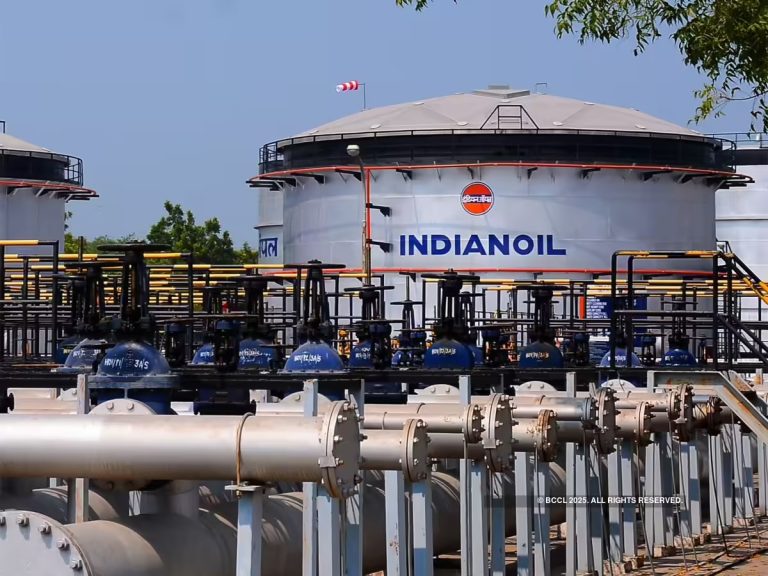 US gives India a 30-day window to buy Russian oil already at sea