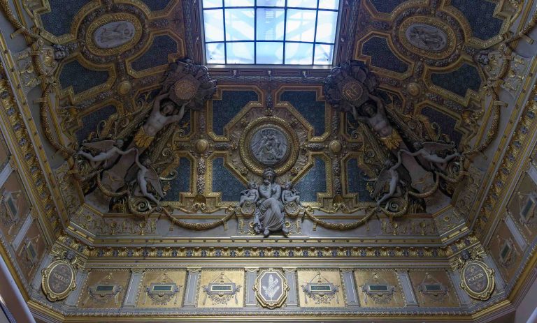 Paris’s Louvre: A Cultural Titan Beset by Unrelenting Troubles Louvre