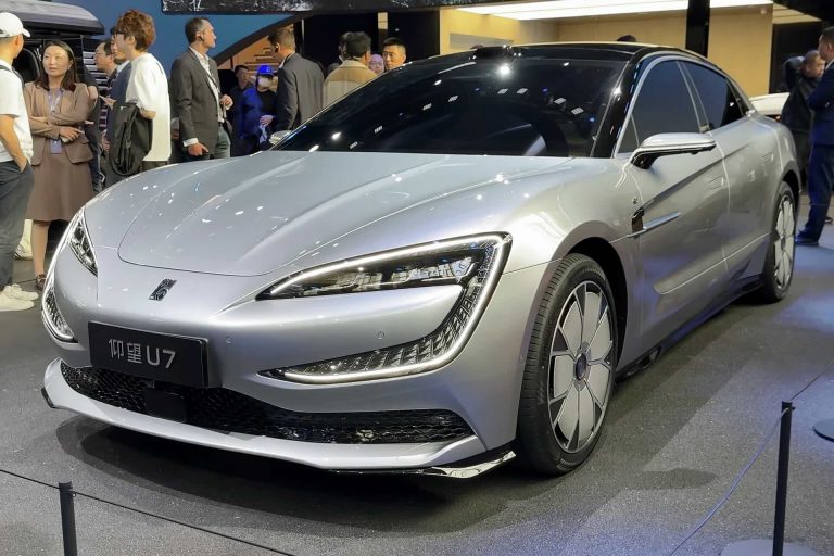 BYD presents EV battery system with five-minute charging claim