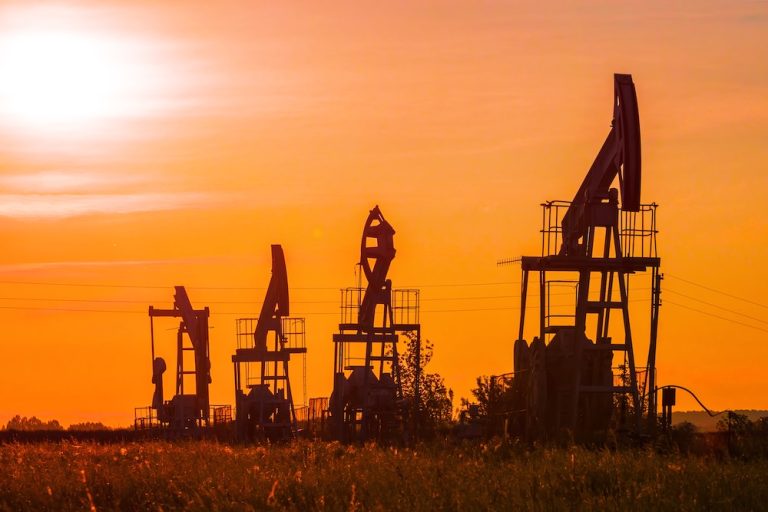Oil Prices Rise as Middle East Ceasefire Uncertainty Revives Supply Concerns